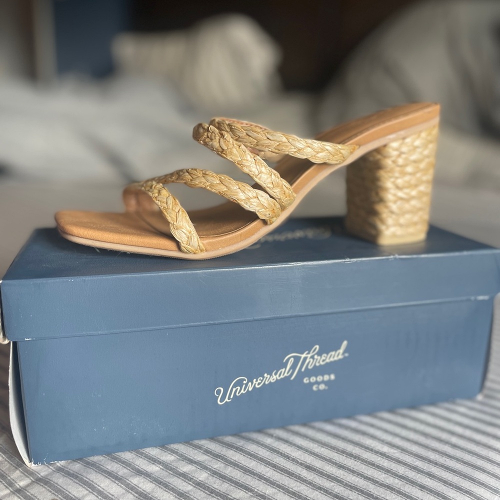 Universal thread- target sandals - great for summer nights out!